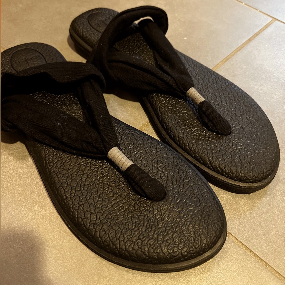 Sanyo yoga flip flops NWOT